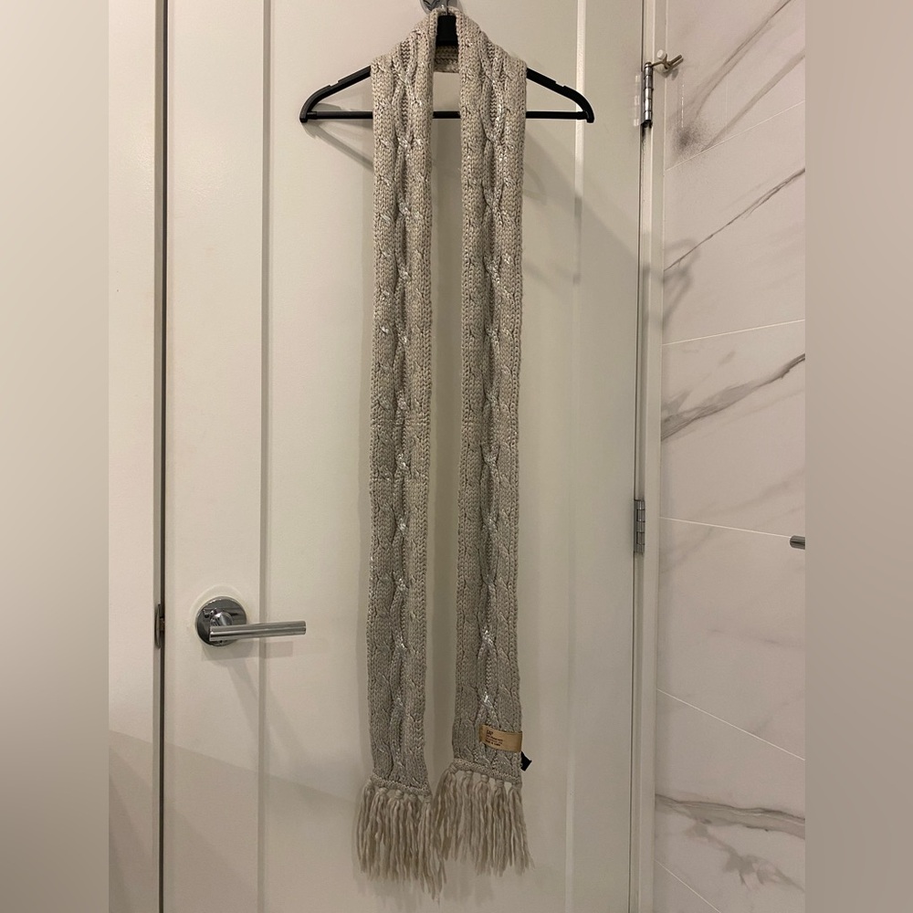 Super long knit Gap scarf